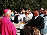 Budowa szkoły i pierwsze lekcje w obiektywie